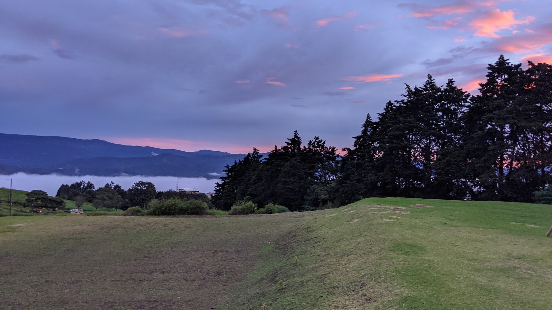 Atardecer en Reserva Irazú